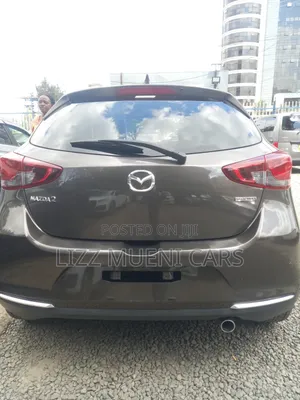 Mazda 2 2021 Gold