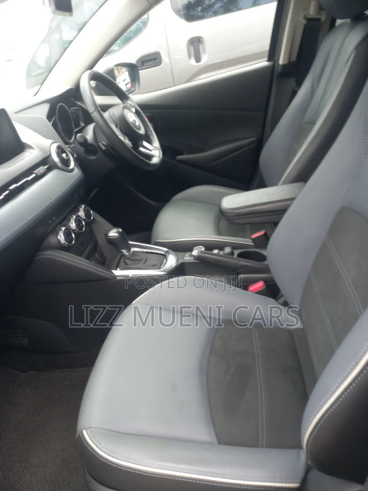 Mazda 2 2021 Gold