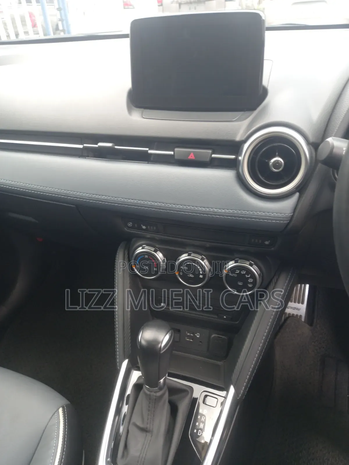 Mazda 2 2021 Gold