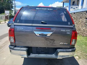 Toyota Hilux 2019 Gray
