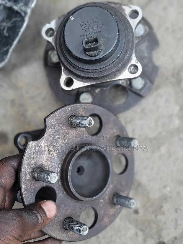 Toyota Noah/Voxy 2007-2014 Rear Wheel Hubs