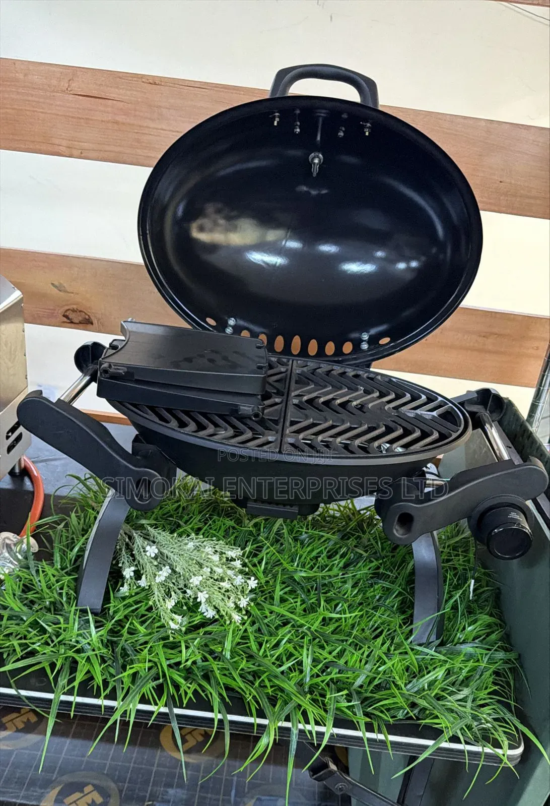 SSS Portable Tabletop Gas Barbecue
