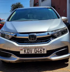 Honda Fit Shuttle 2018 Silver