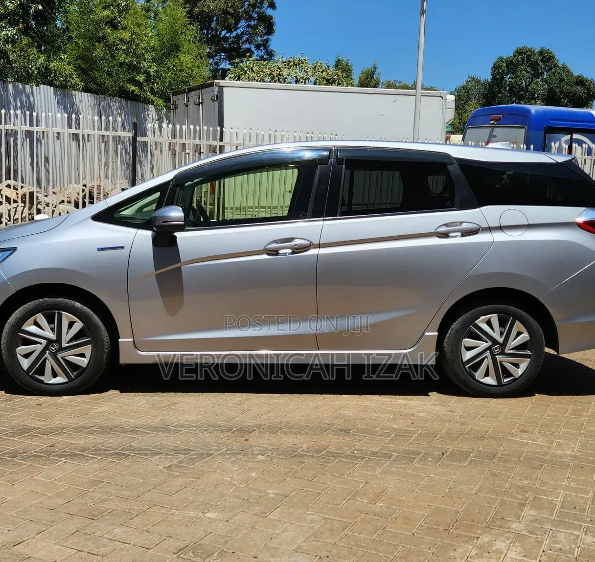 Honda Fit Shuttle 2018 Silver