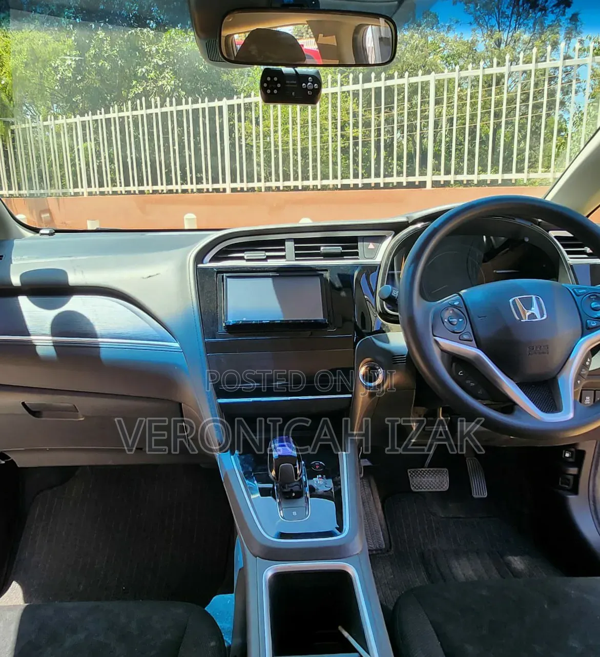 Honda Fit Shuttle 2018 Silver