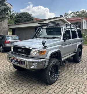 Toyota Land Cruiser 4.0 V6 GX-R 2015 Silver
