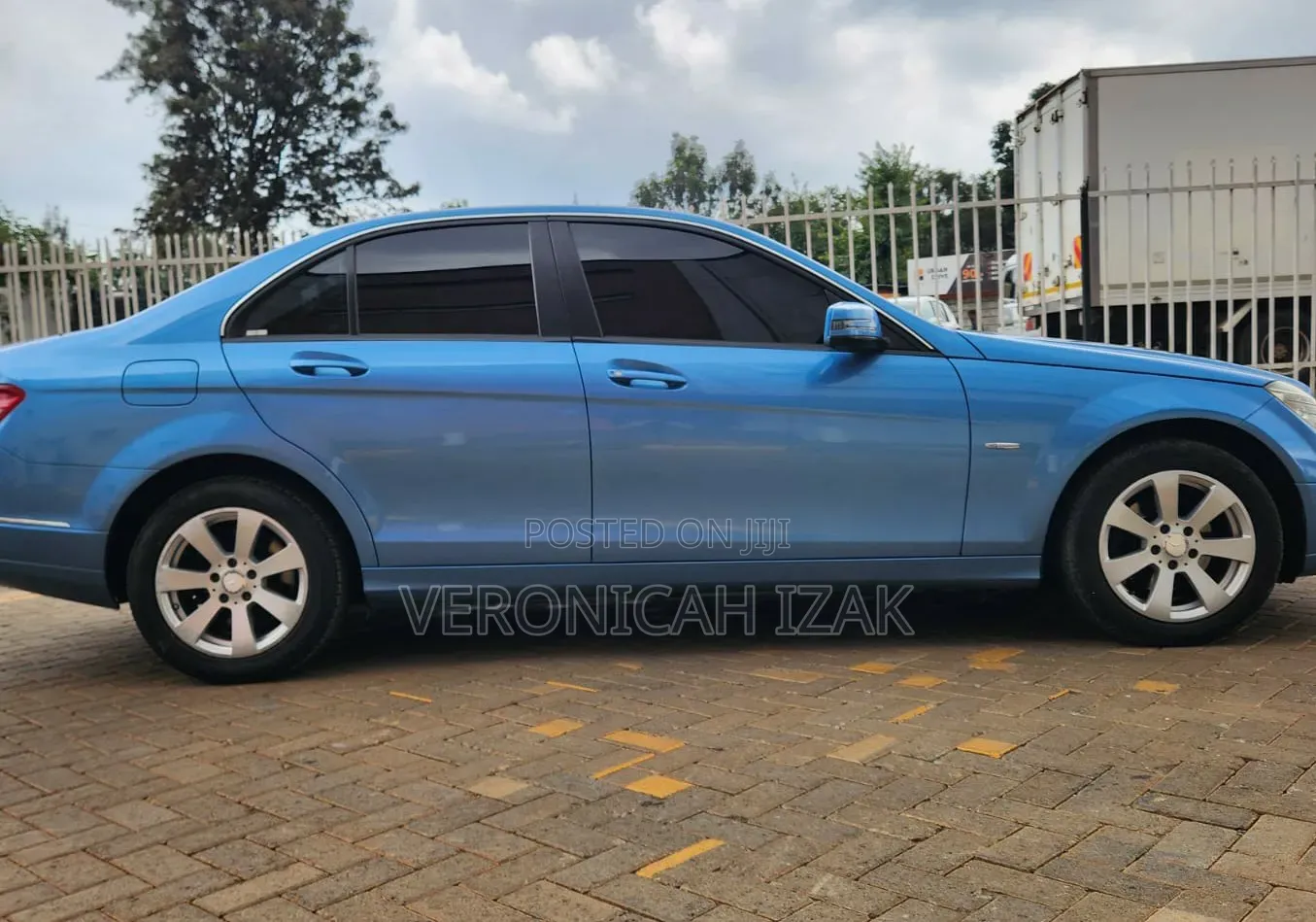 Mercedes-Benz C200 2010 Blue