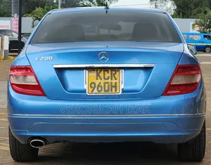 Mercedes-Benz C200 2010 Blue
