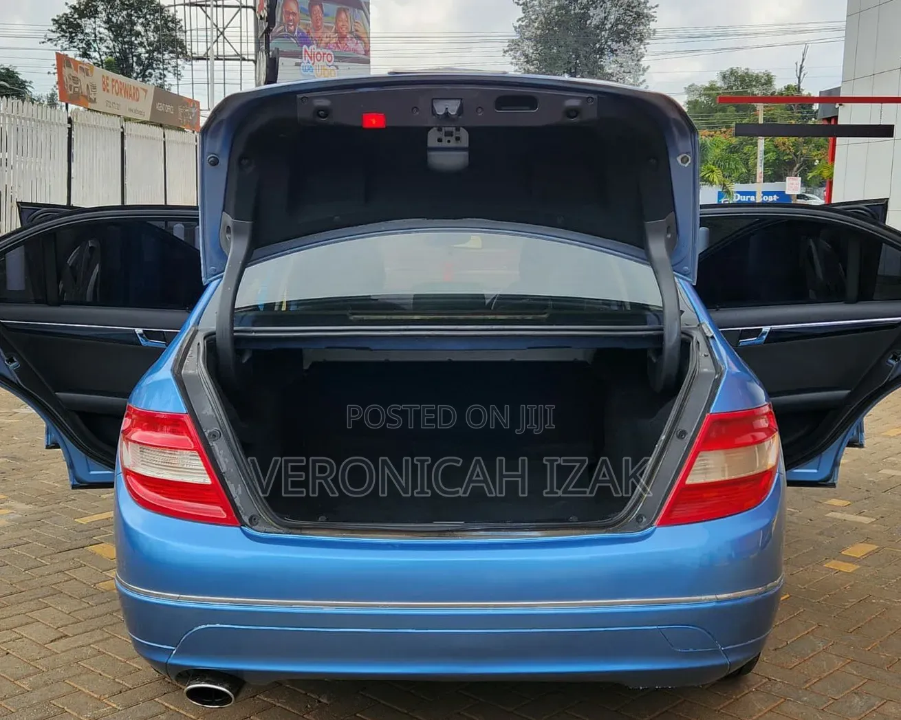 Mercedes-Benz C200 2010 Blue