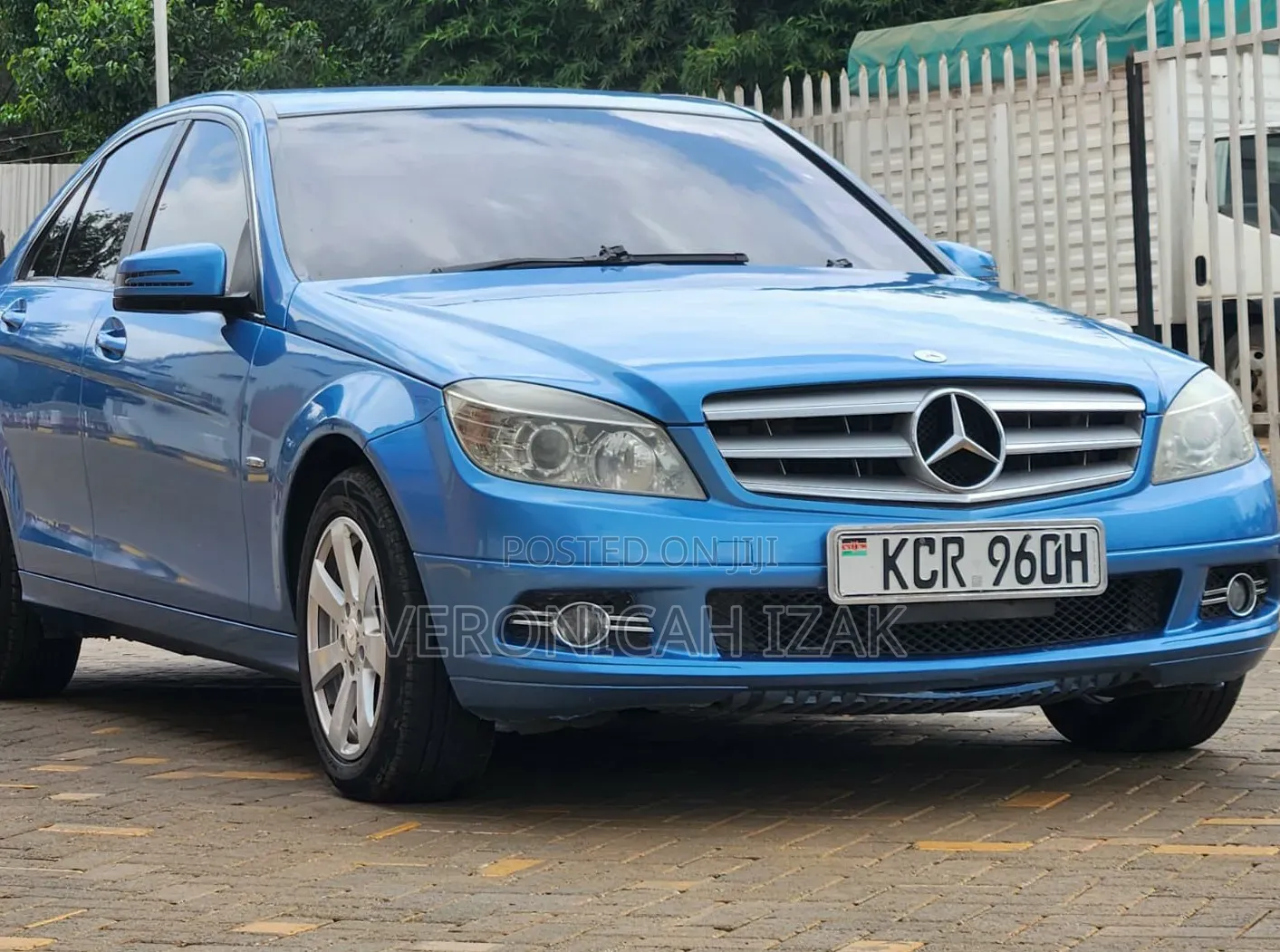 Mercedes-Benz C200 2010 Blue