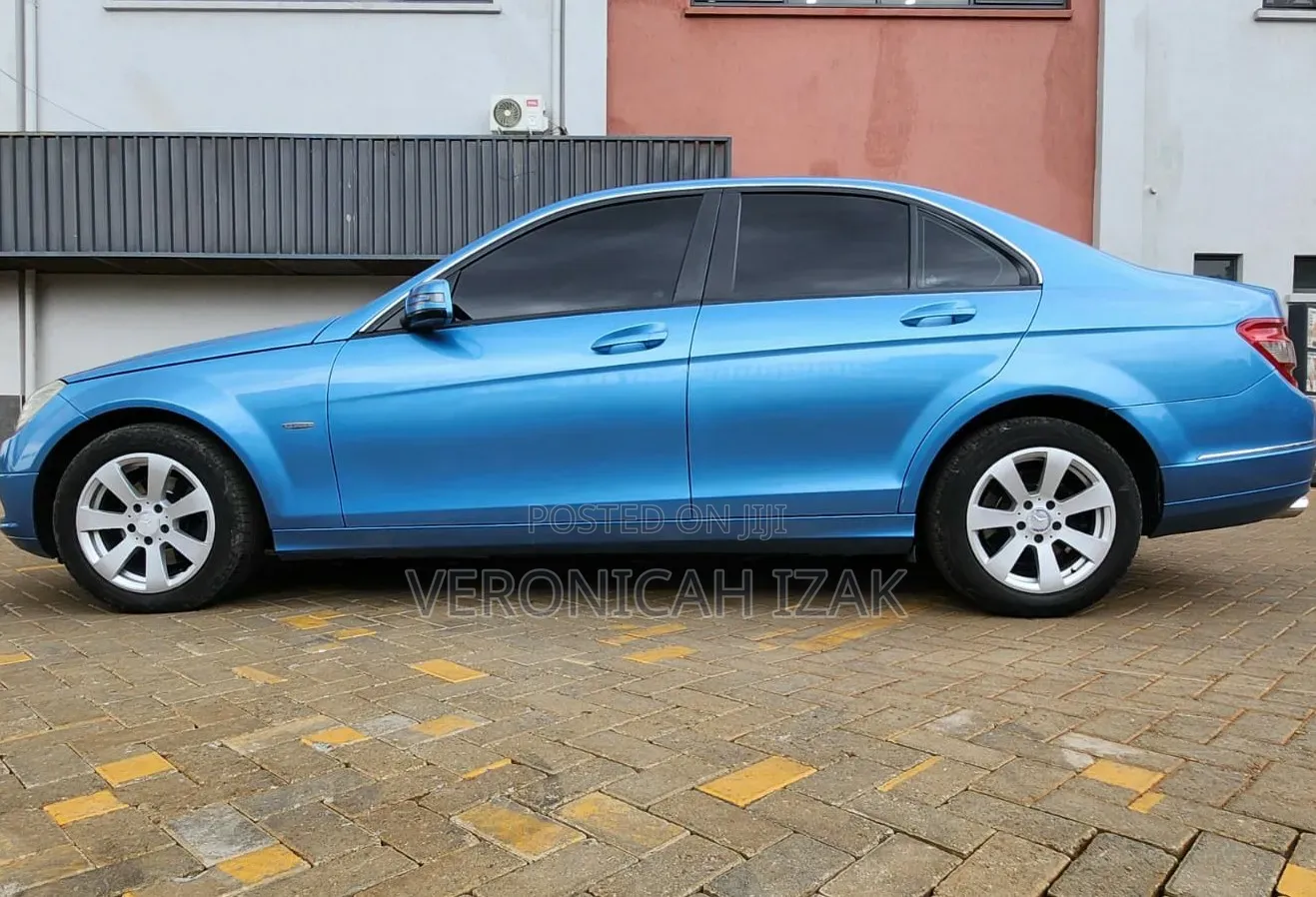 Mercedes-Benz C200 2010 Blue