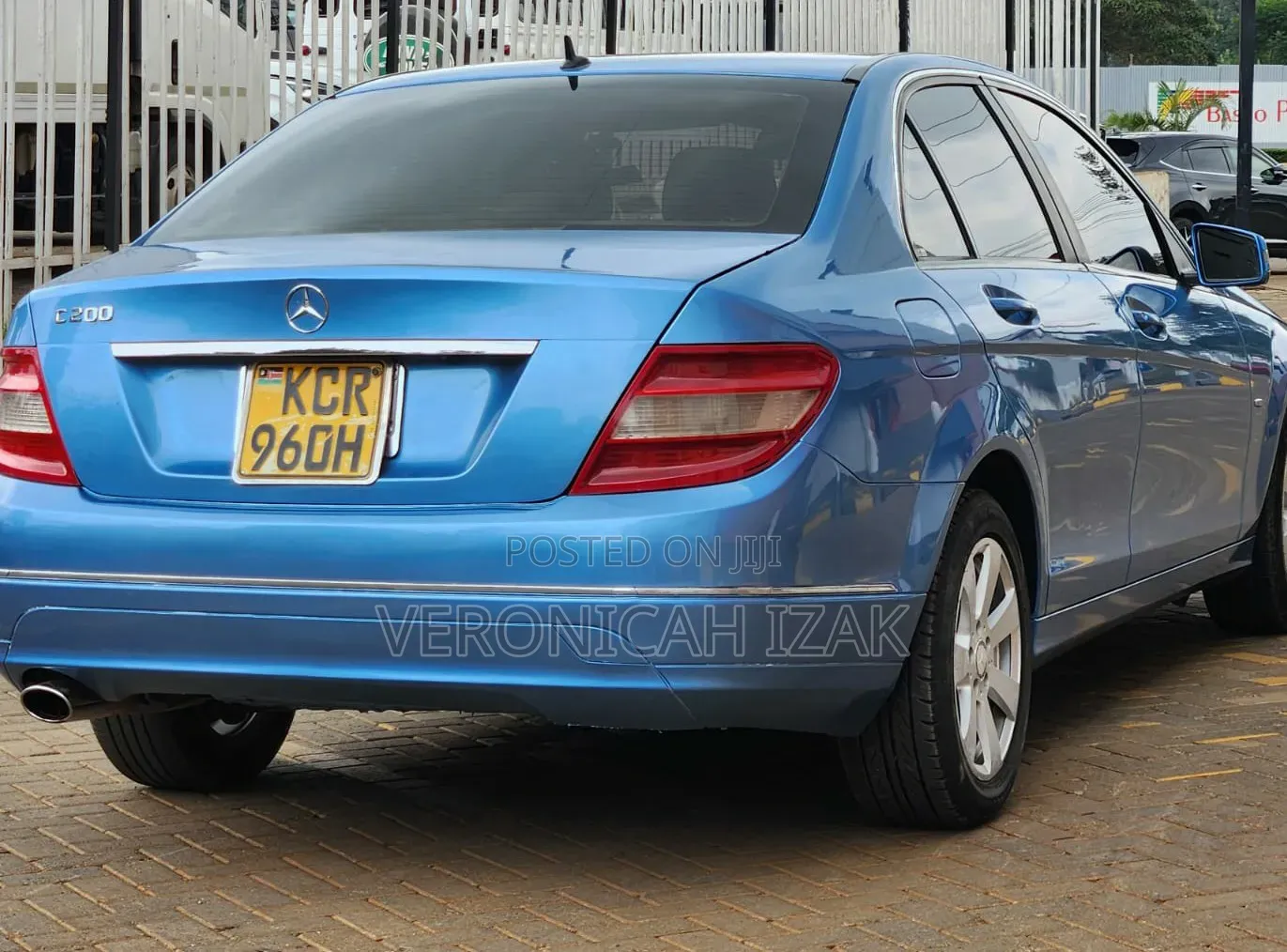 Mercedes-Benz C200 2010 Blue