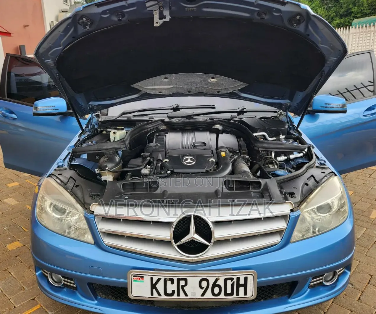 Mercedes-Benz C200 2010 Blue
