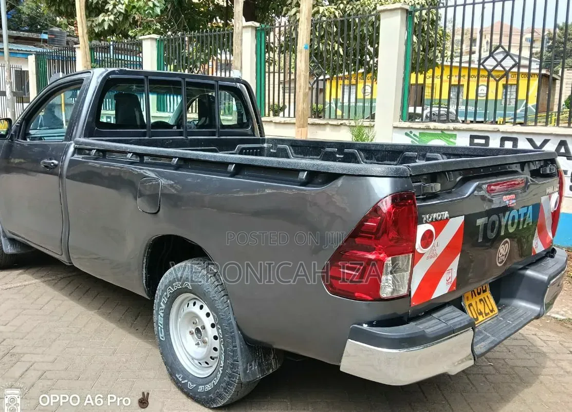 Toyota Hilux 2017 Gray