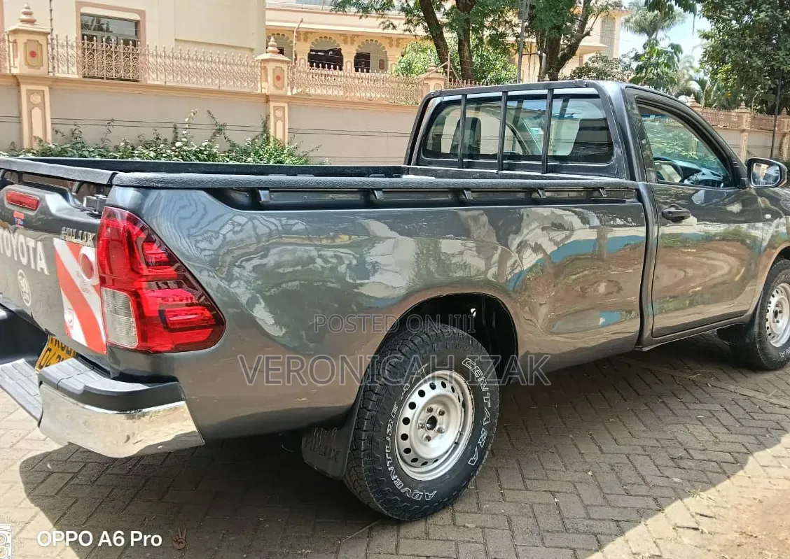 Toyota Hilux 2017 Gray
