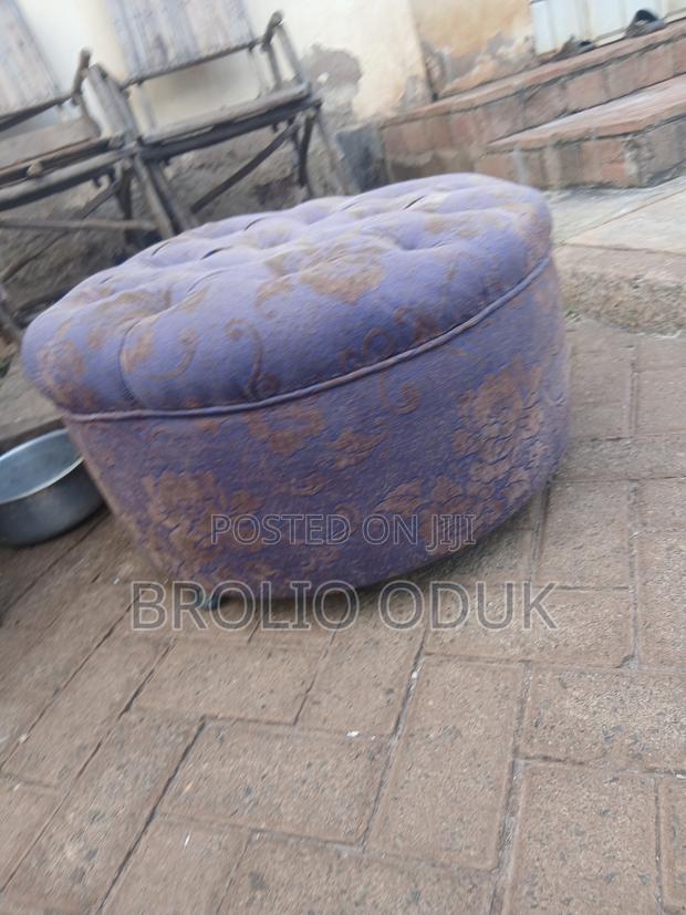 2 Hand Couch - main view