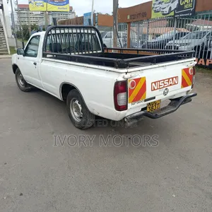 Nissan Hardbody 2002 White