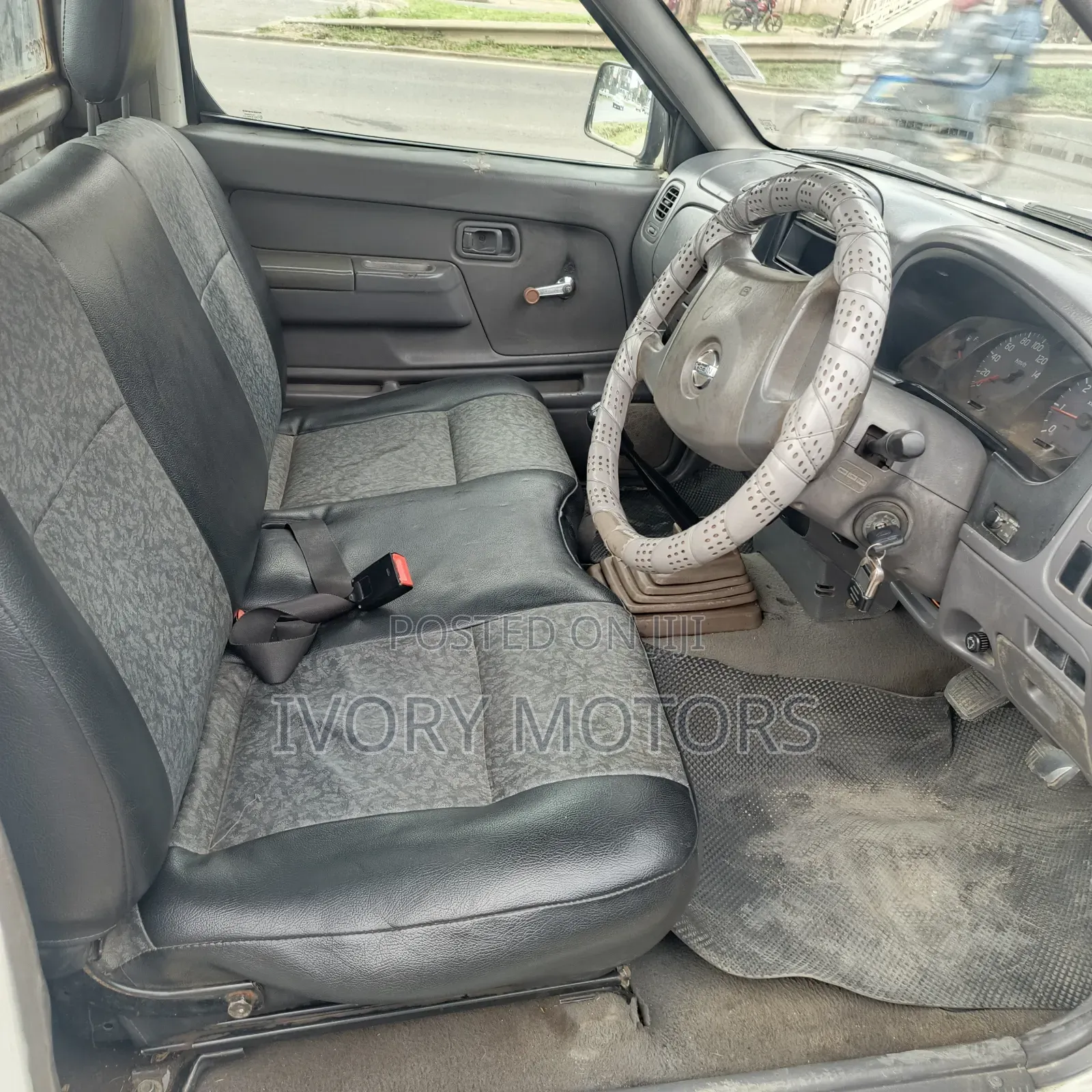 Nissan Hardbody 2002 White