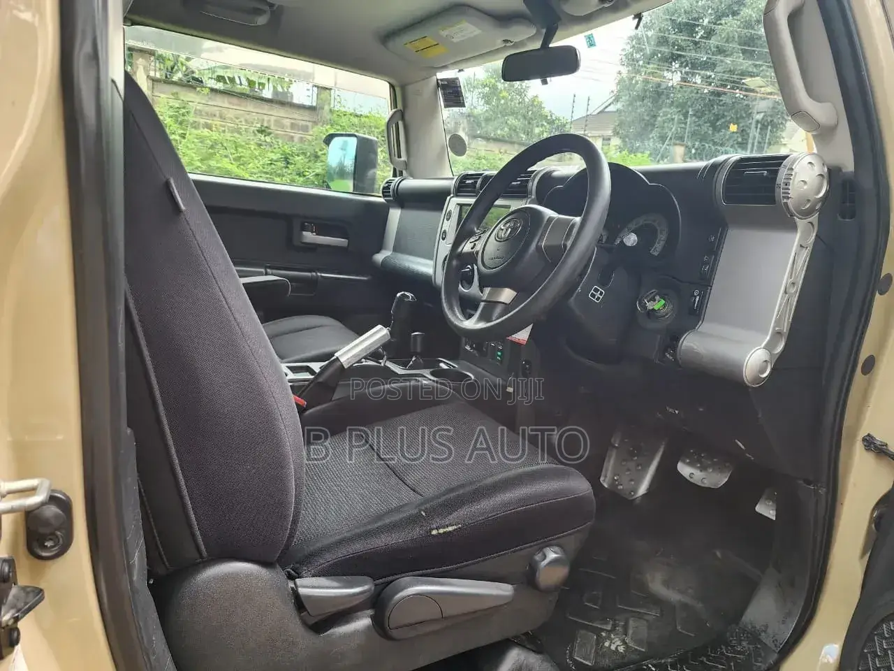 Toyota FJ Cruiser 4x4 Automatic 2012 Beige