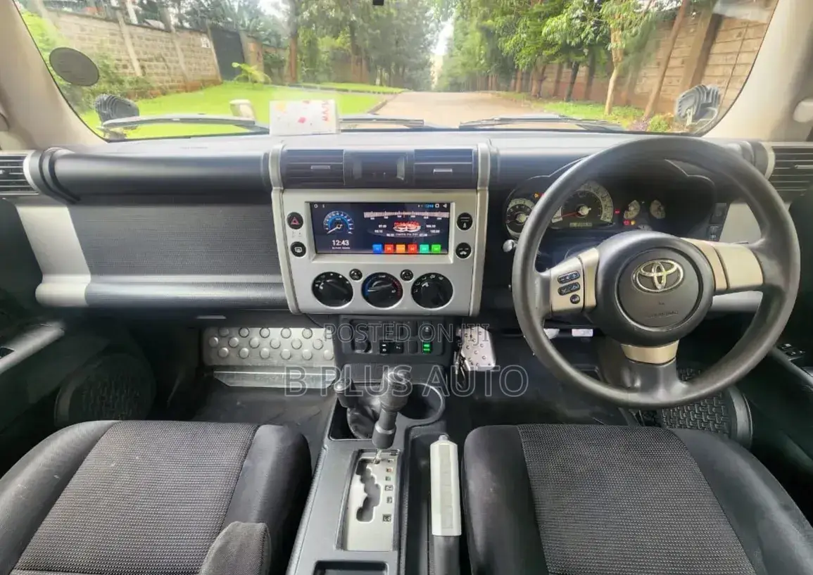 Toyota FJ Cruiser 4x4 Automatic 2012 Beige