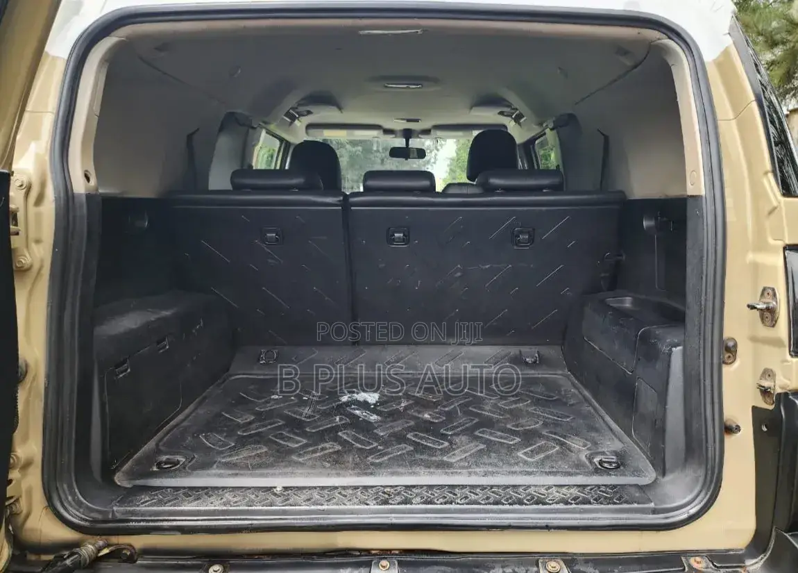 Toyota FJ Cruiser 4x4 Automatic 2012 Beige
