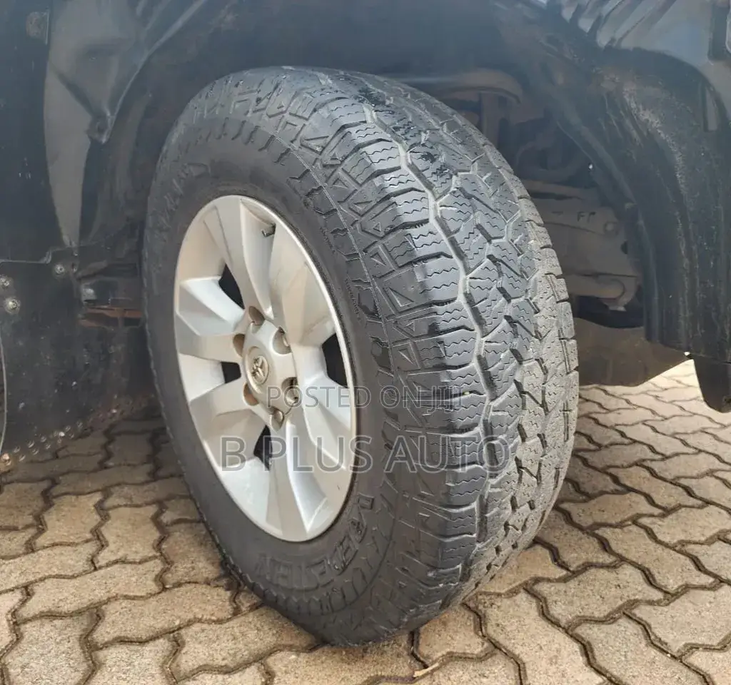 Toyota FJ Cruiser 4x4 Automatic 2012 Beige