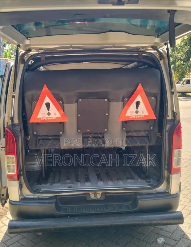 Toyota HiAce 2016 Silver - thumbnail 8