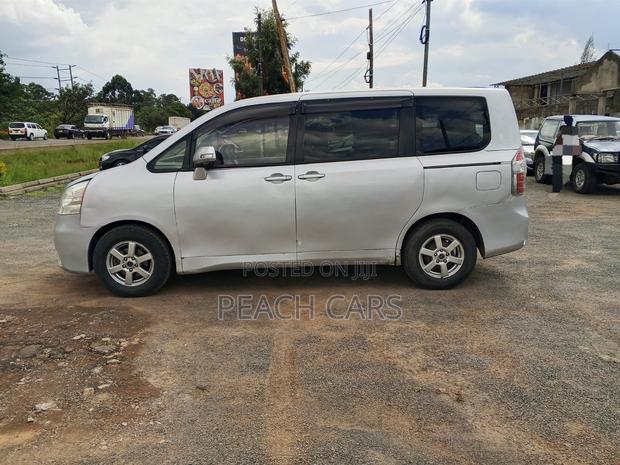 Toyota Noah 2009 Silver - thumbnail 2
