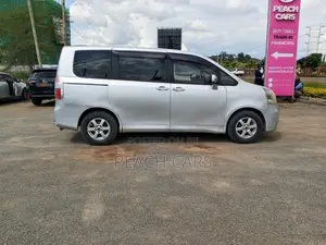 Toyota Noah 2009 Silver