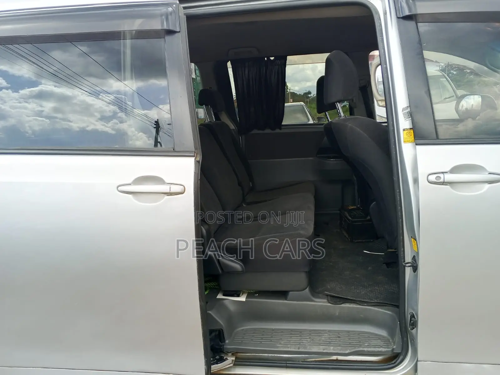 Toyota Noah 2009 Silver