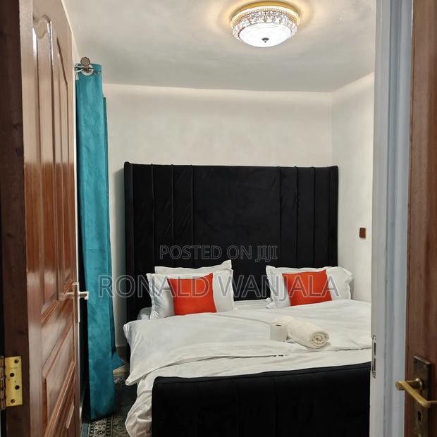 Studio $ One-Bedroom Airbnbs - thumbnail 11