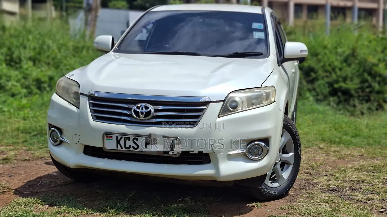 Toyota Vanguard 2012 White