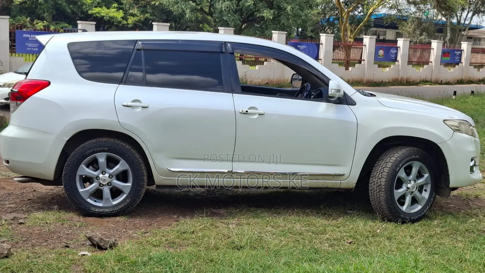 Toyota Vanguard 2012 White
