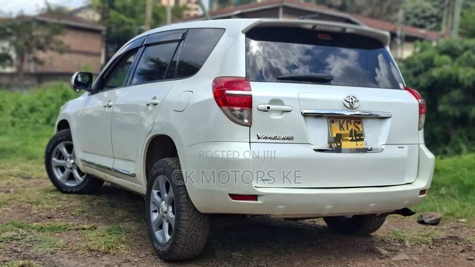 Toyota Vanguard 2012 White