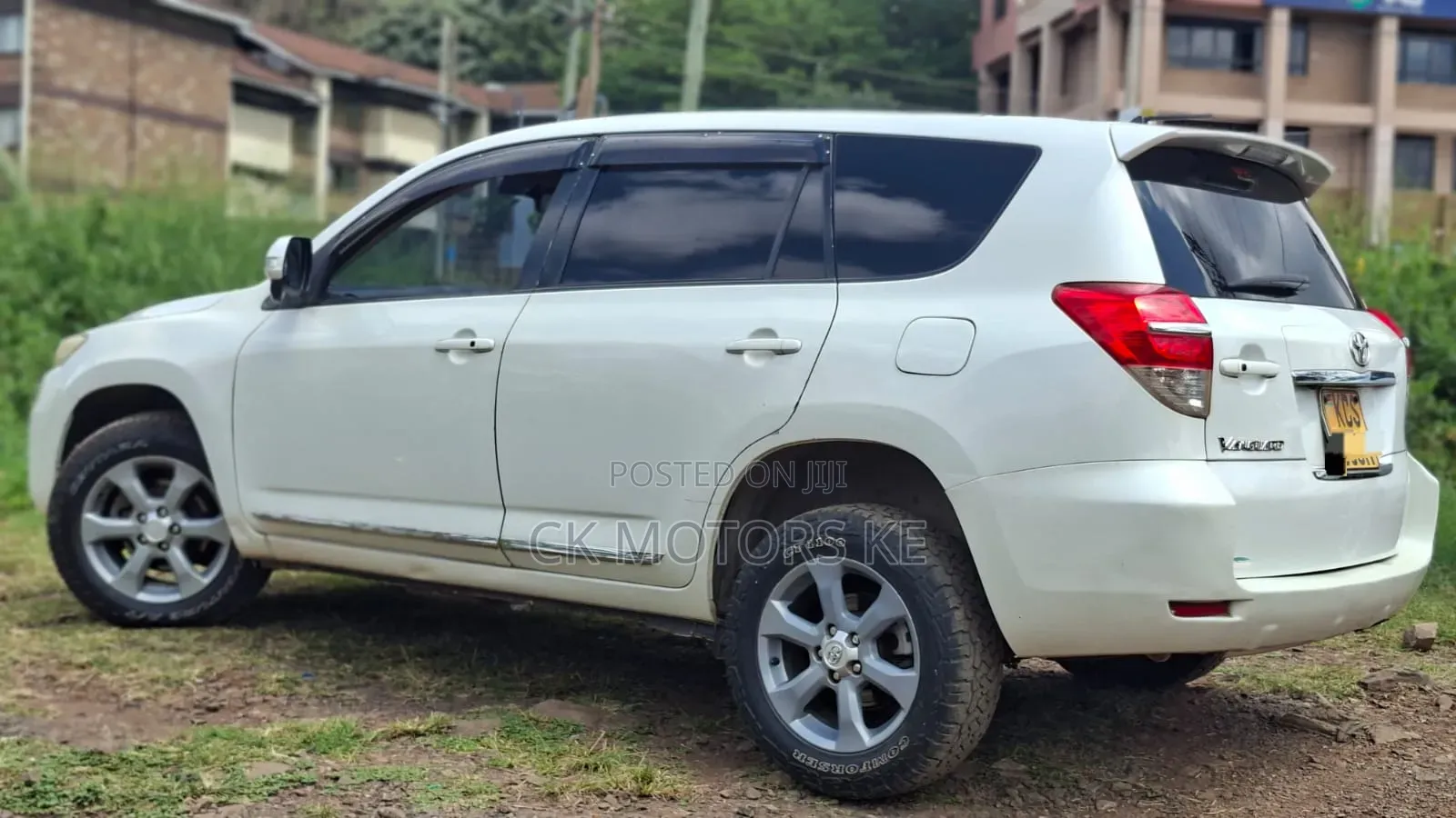 Toyota Vanguard 2012 White