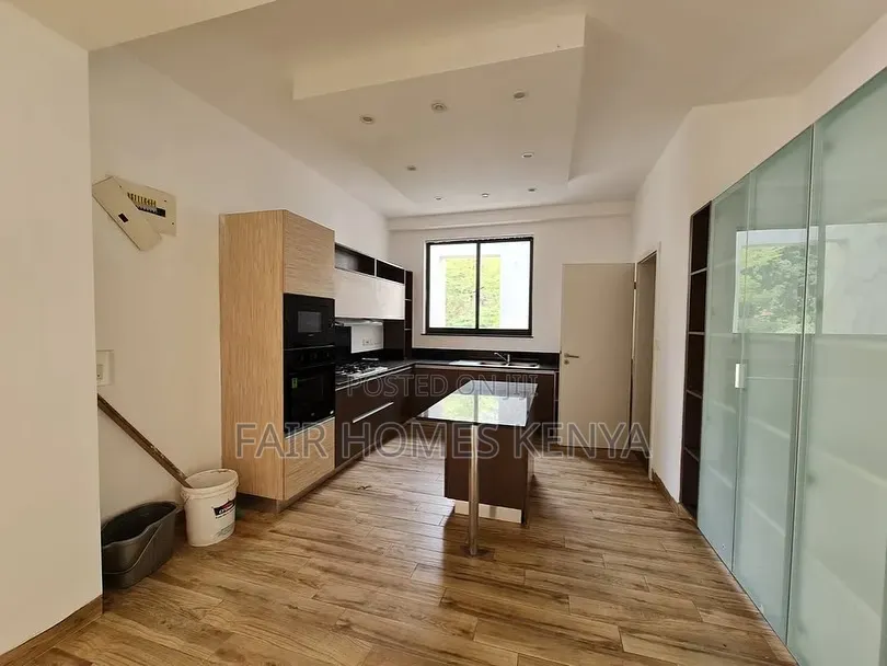 4bdrm Duplex in Riverside Drive for rent