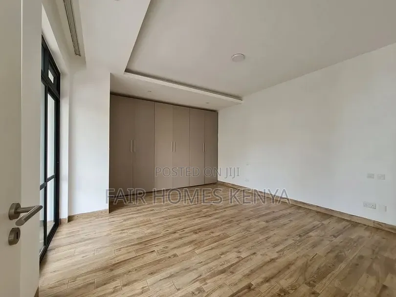 4bdrm Duplex in Riverside Drive for rent