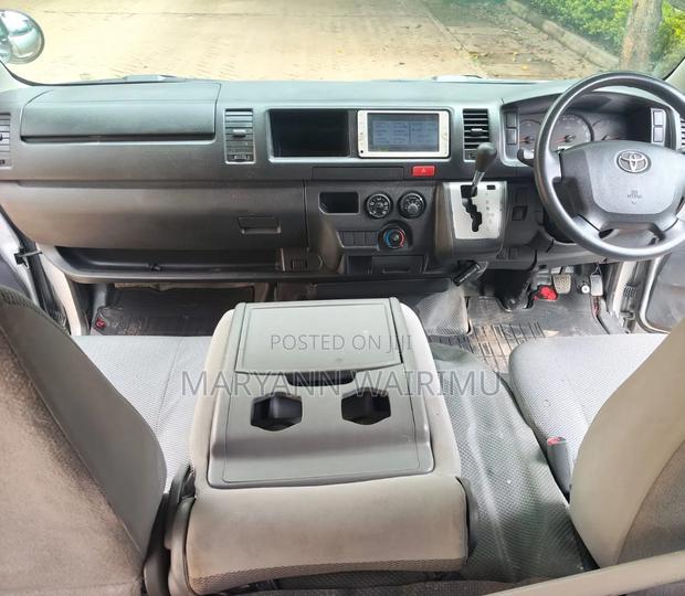 Toyota HiAce 2018 Silver - thumbnail 7