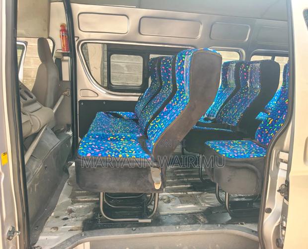 Toyota HiAce 2018 Silver - thumbnail 11