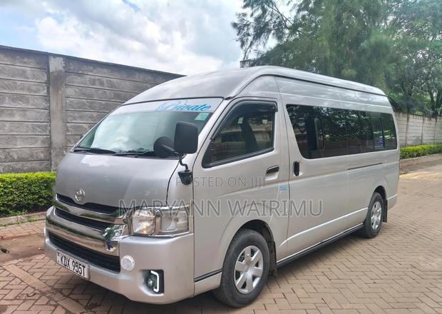 Toyota HiAce 2018 Silver - thumbnail 3