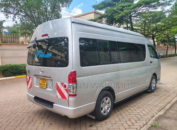 Toyota HiAce 2018 Silver - thumbnail 4