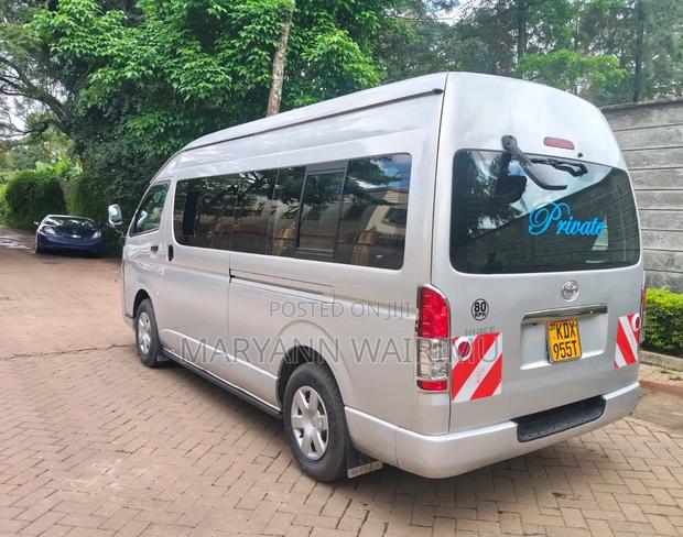 Toyota HiAce 2018 Silver - thumbnail 5