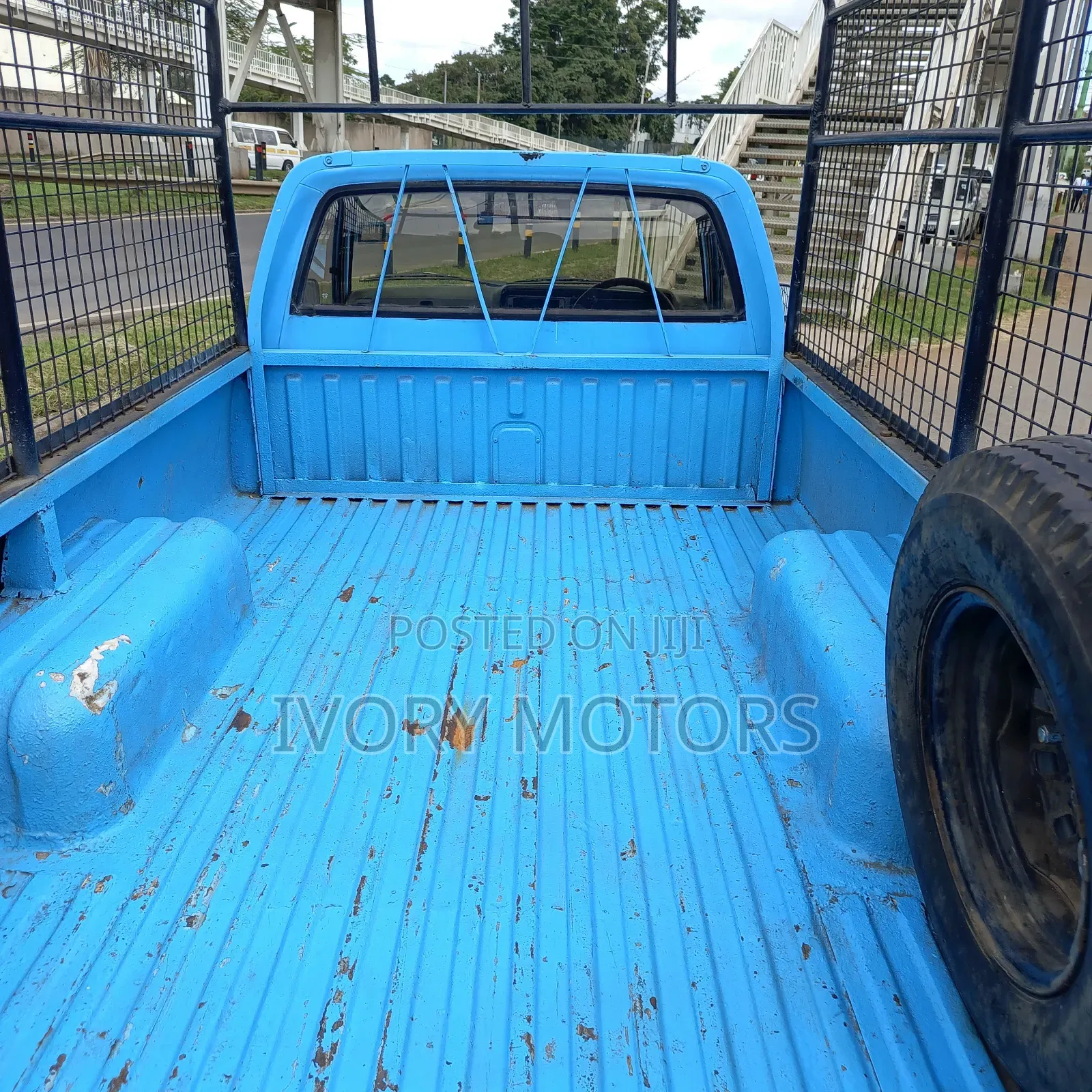 Isuzu D-MAX 2002 Blue