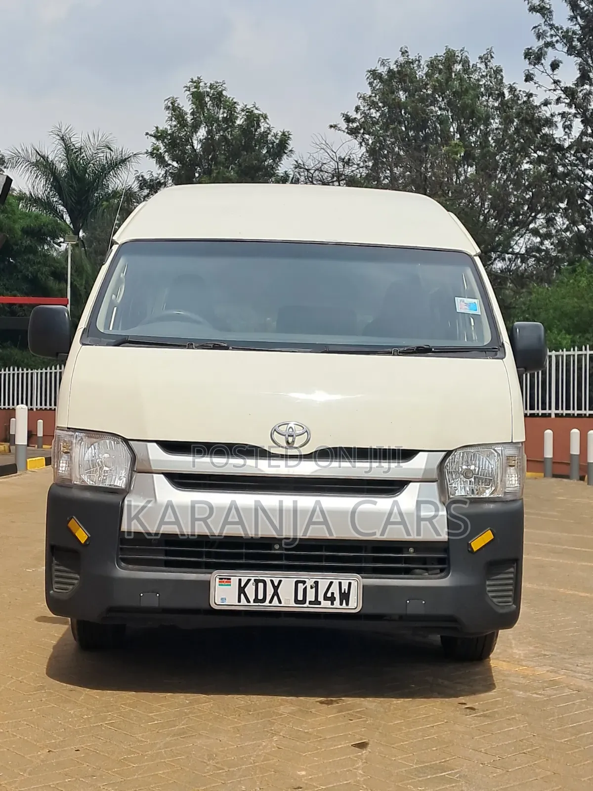 Toyota HiAce 2019 White