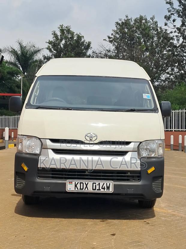 Toyota HiAce 2019 White