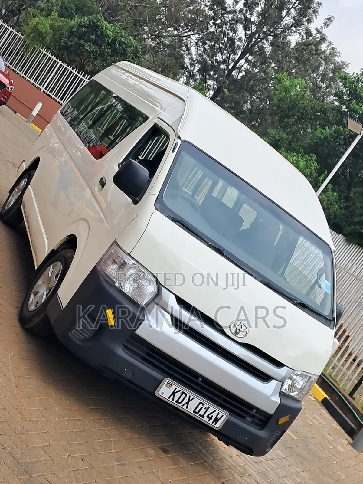 Toyota HiAce 2019 White