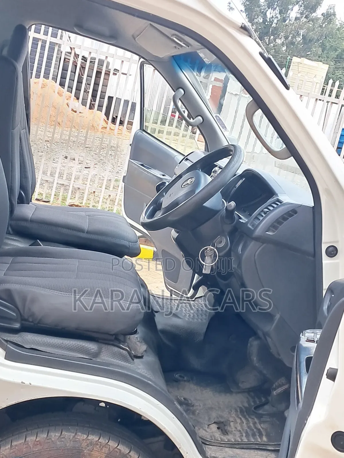 Toyota HiAce 2019 White
