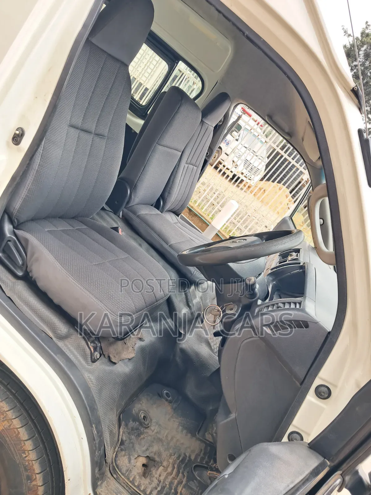 Toyota HiAce 2019 White