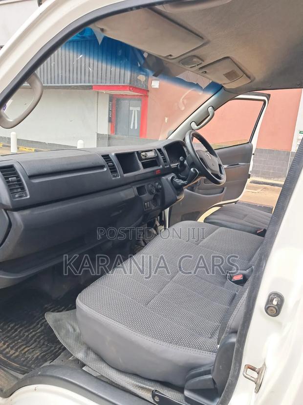 Toyota HiAce 2019 White - thumbnail 10