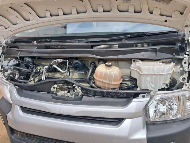 Toyota HiAce 2019 White - thumbnail 11